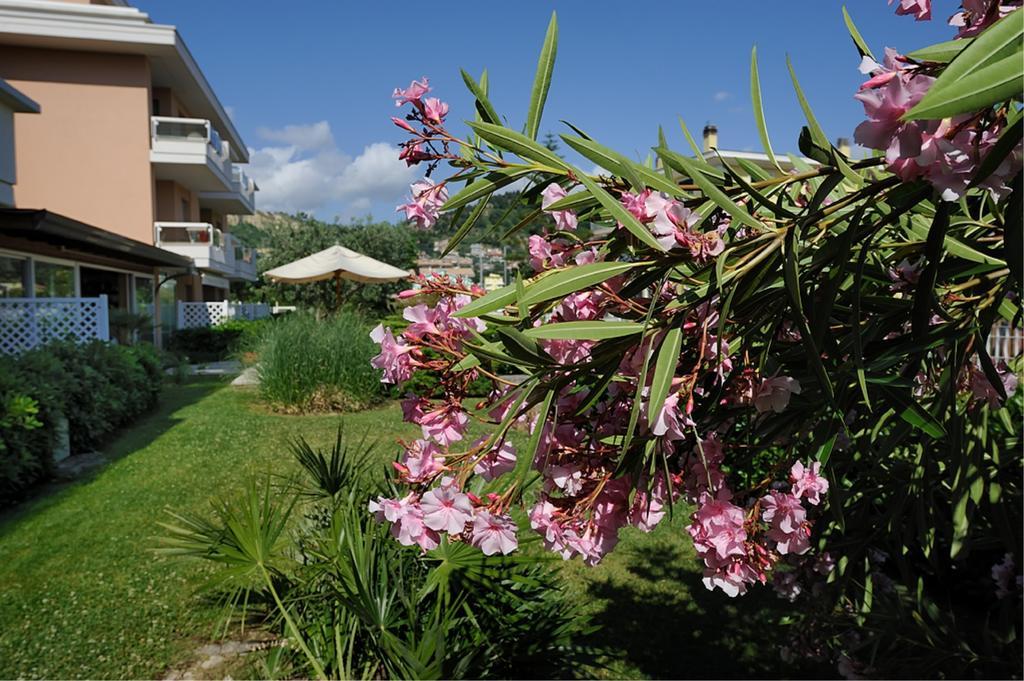 Residence Le Palme Grottammare Bagian luar foto